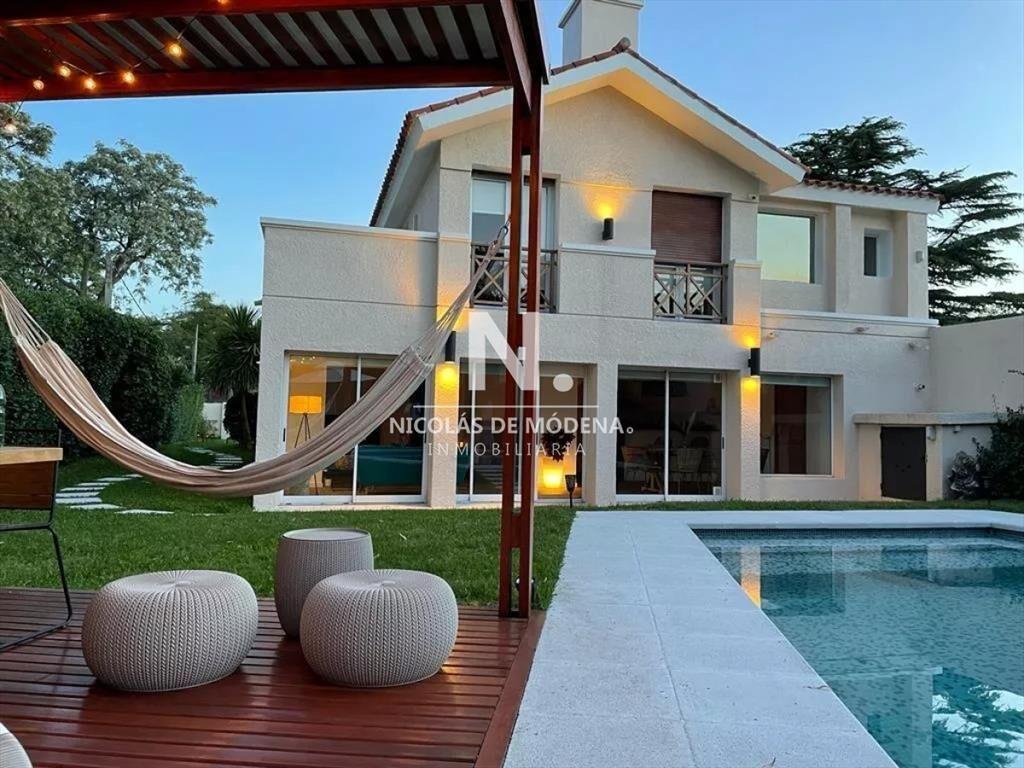Exclusiva propiedad en VENTA en Carrasco Sur de 5