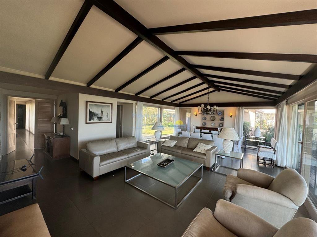 Casa en Playa Mansa de 4 Dormitorios con vista al