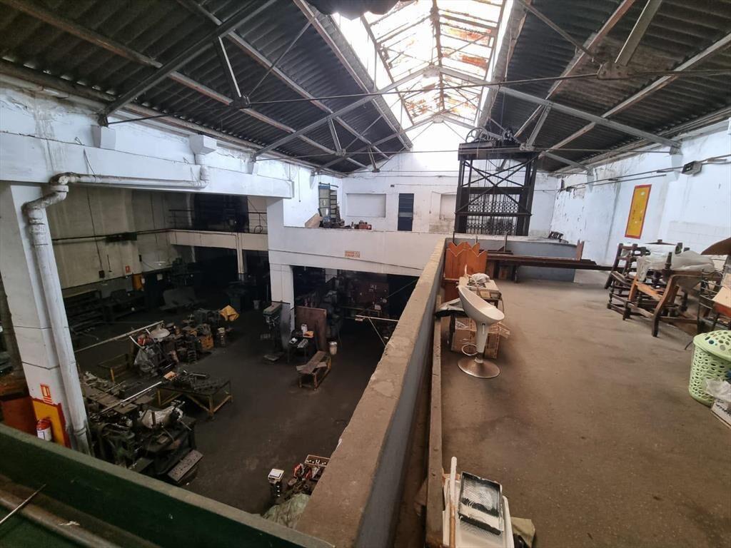 Proximo Agraciada y San Martín, 931 m2, dos naves , oficina