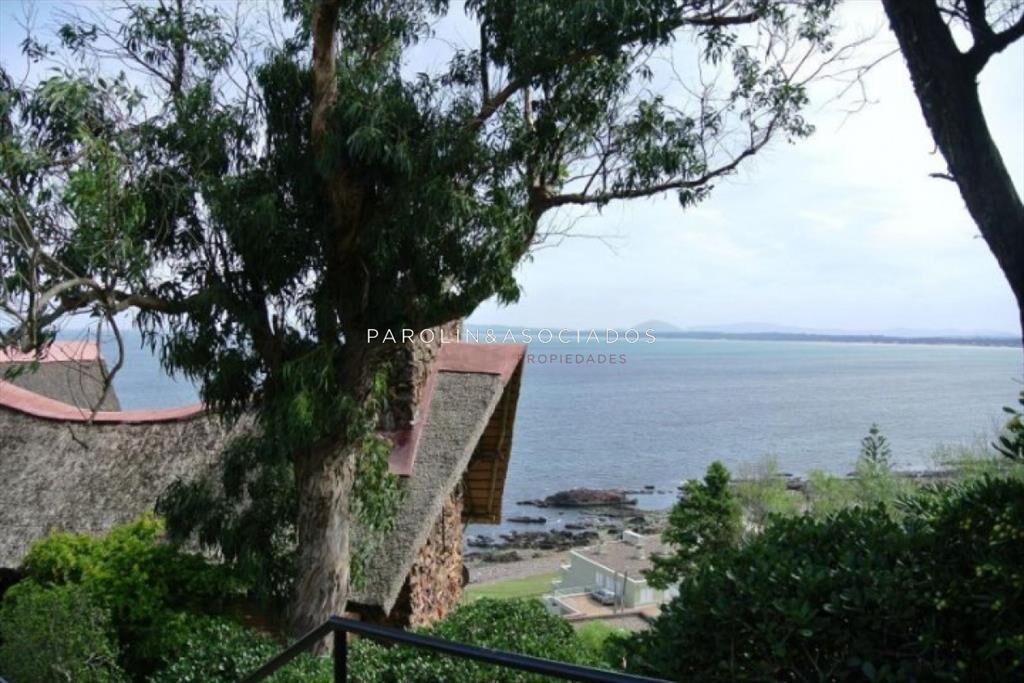 Venta de hermosa casa en punta ballena con la