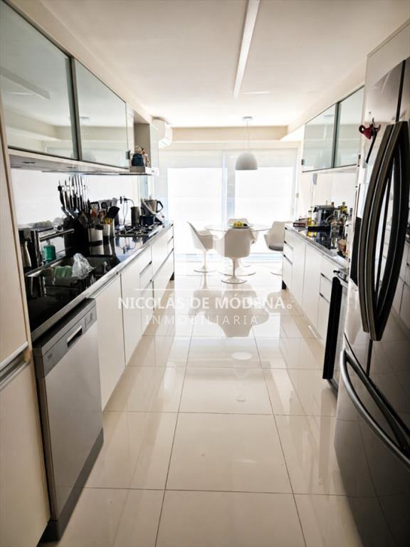 En venta en apartamento de 4 dormitorios con a