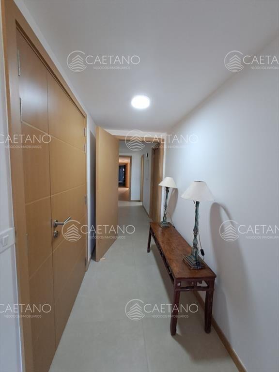 Departamento de 2 dormitorios en venta, Playa Brava, Punta
