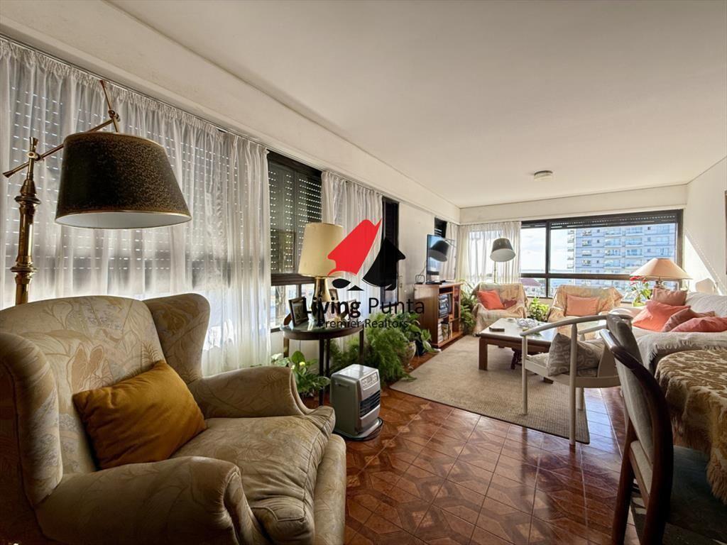 Venta Amplio Apartamento en Torre Amalfi Playa