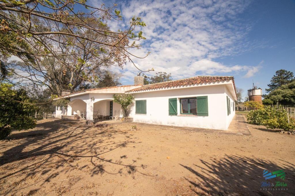 Estancia de 882 Has, campo mixto Ganadero - muy
