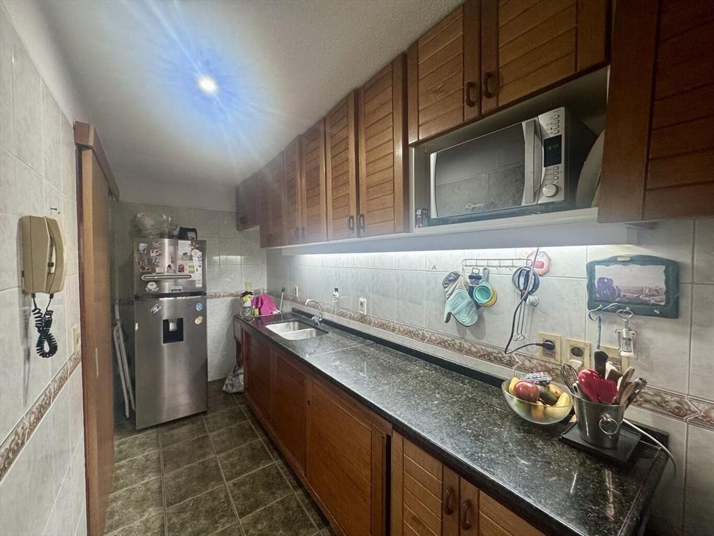 DUPLEX, PISO ALTO, EXCELENTE UBICACION.
