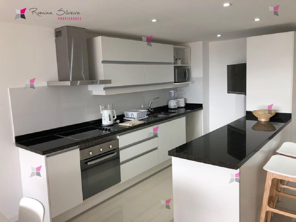 VENTA DE APARTAMENTO DE 2 DORMITORIOS EN TORRE ESMERALDA PU