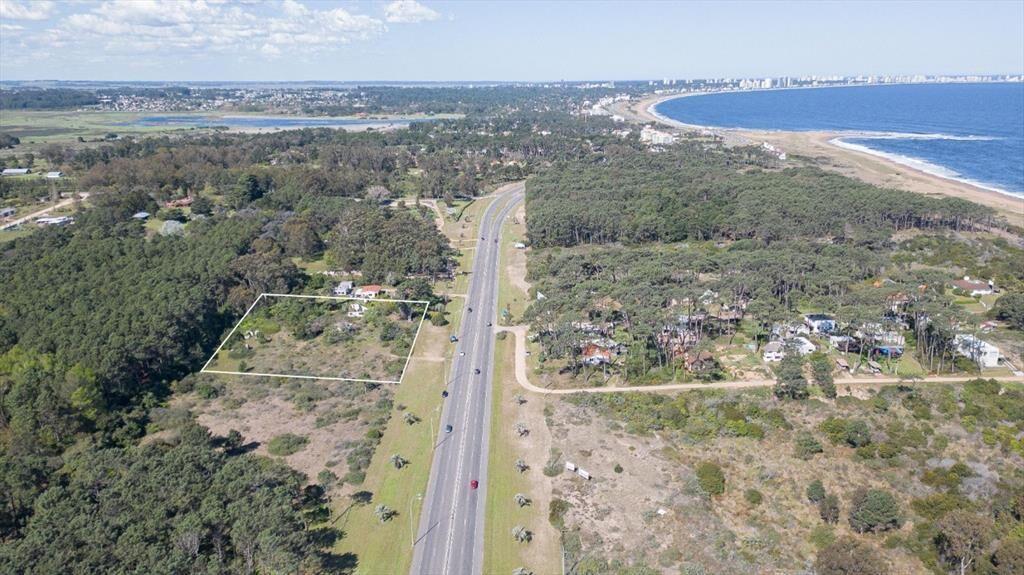 VENTA TERRENO EN PUNTA BALLENA PARA DESARROLLO