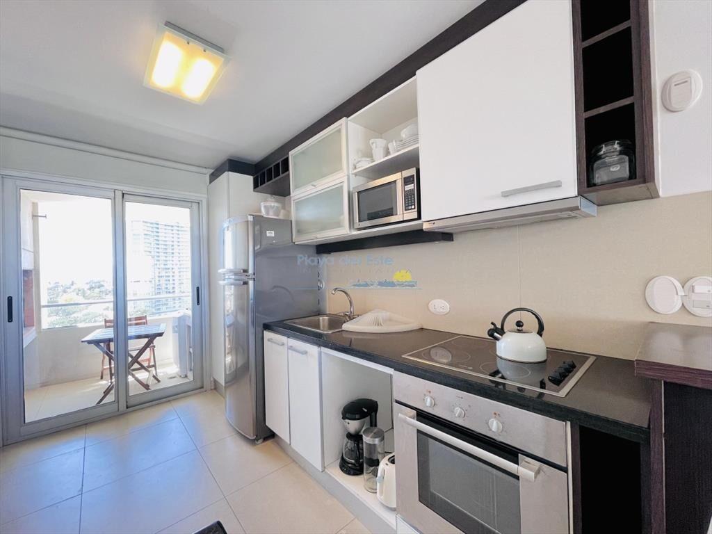 Apartamento de 2 Dormitorios, Vista al Mar y Parrillero en