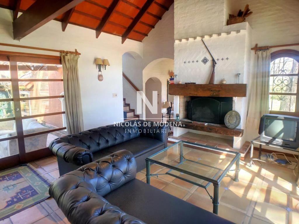 Vende casa de 3 dormitorios en suite con piscina,