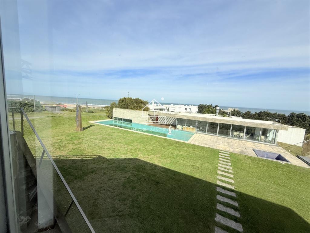 Venta importante casa en la barra