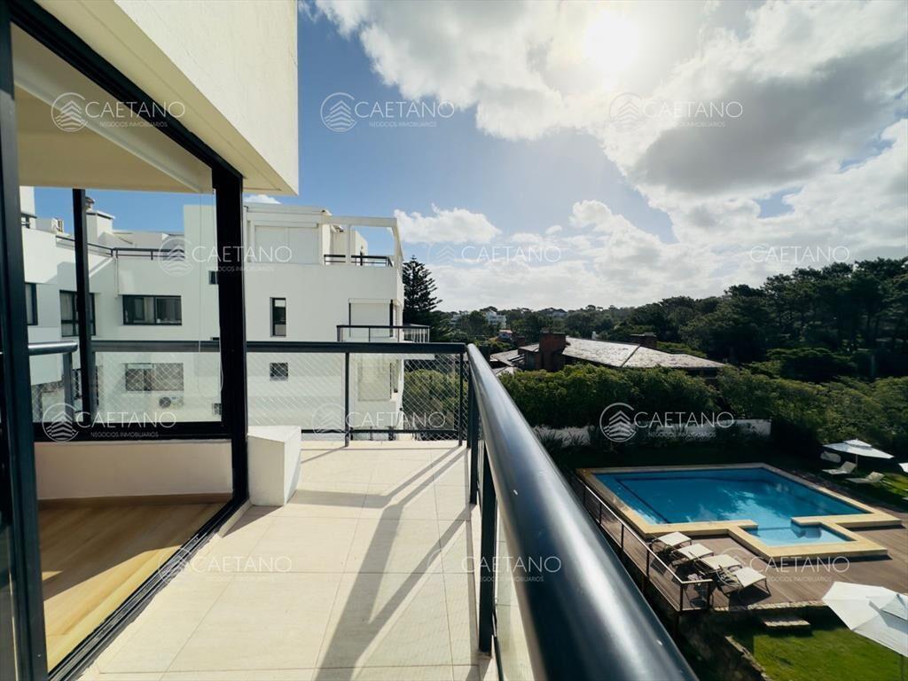 Apartamento en venta frente a playa brava.