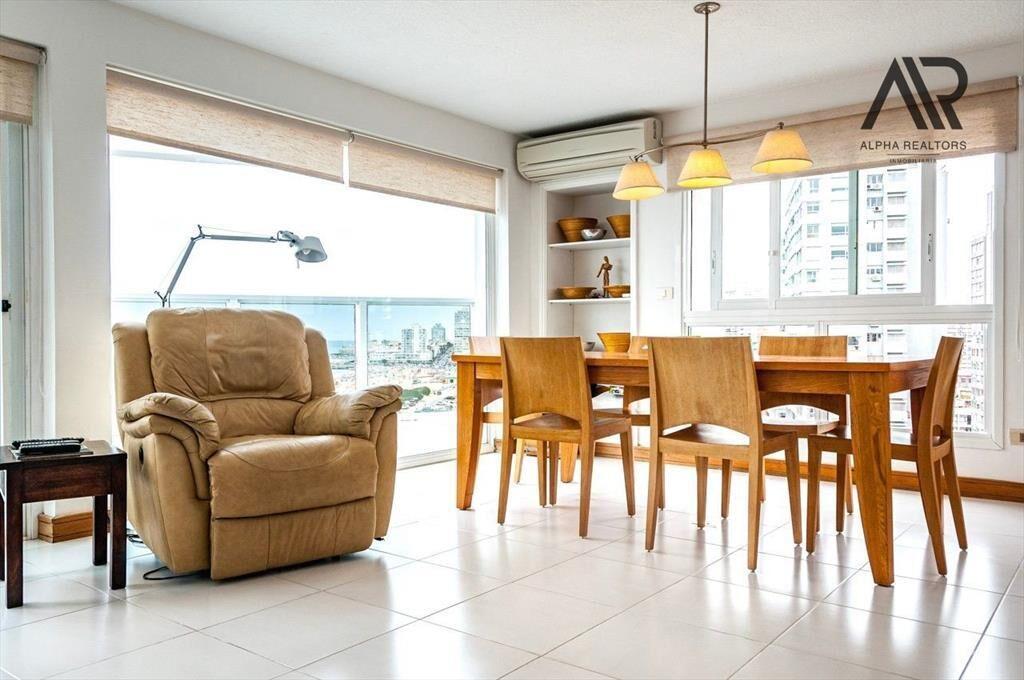 Apartamento en venta c/ cochera en Playa Brava