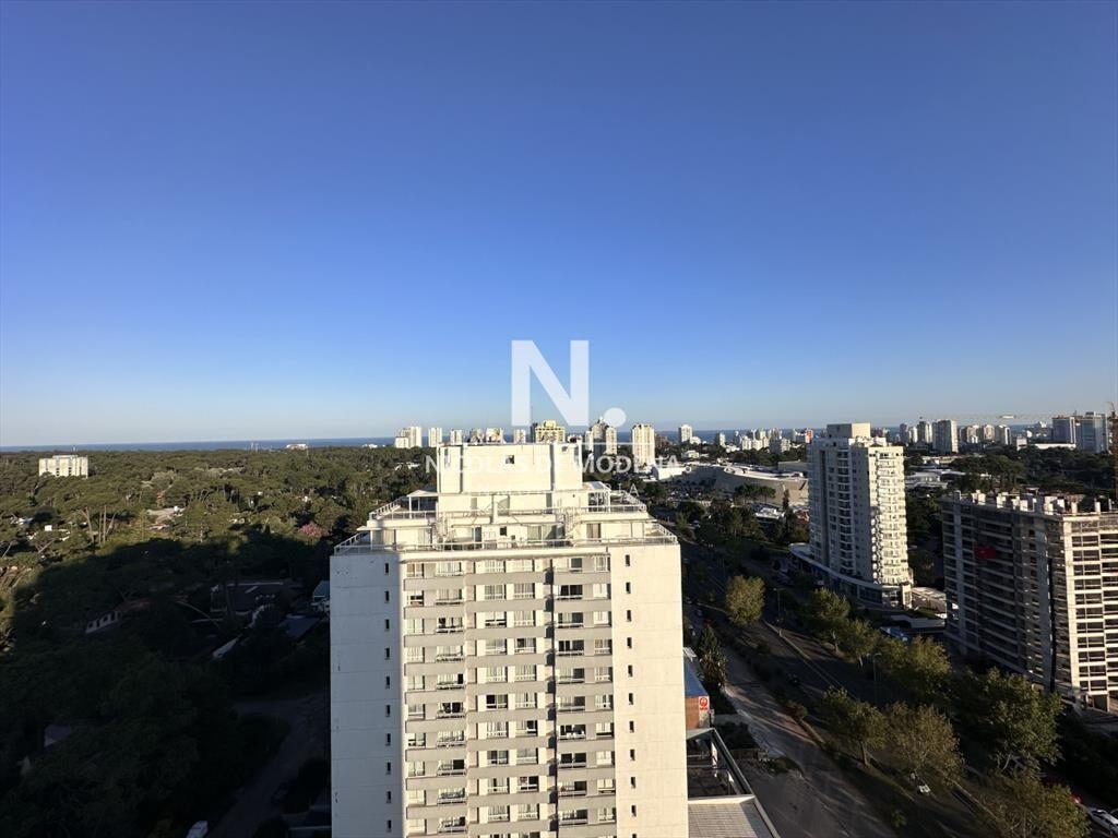 Vende apartamento unificado en Torre Yoo, Punta