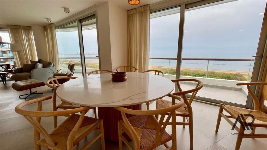 Venta Penhouse 4 dormitorios primera línea