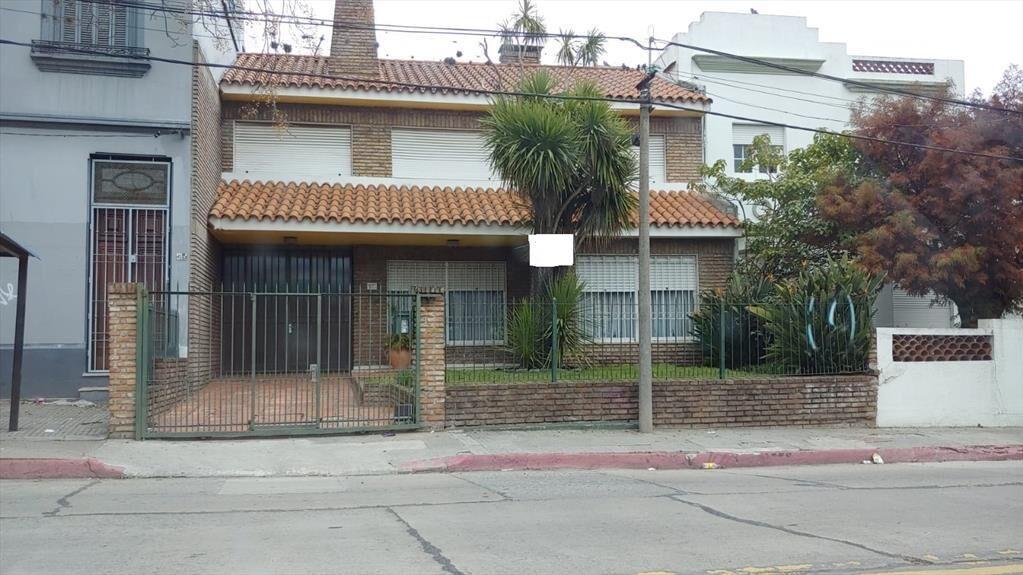 Casa en venta 3 dorm. 2 baños patio y barbacoa c/ cocher...