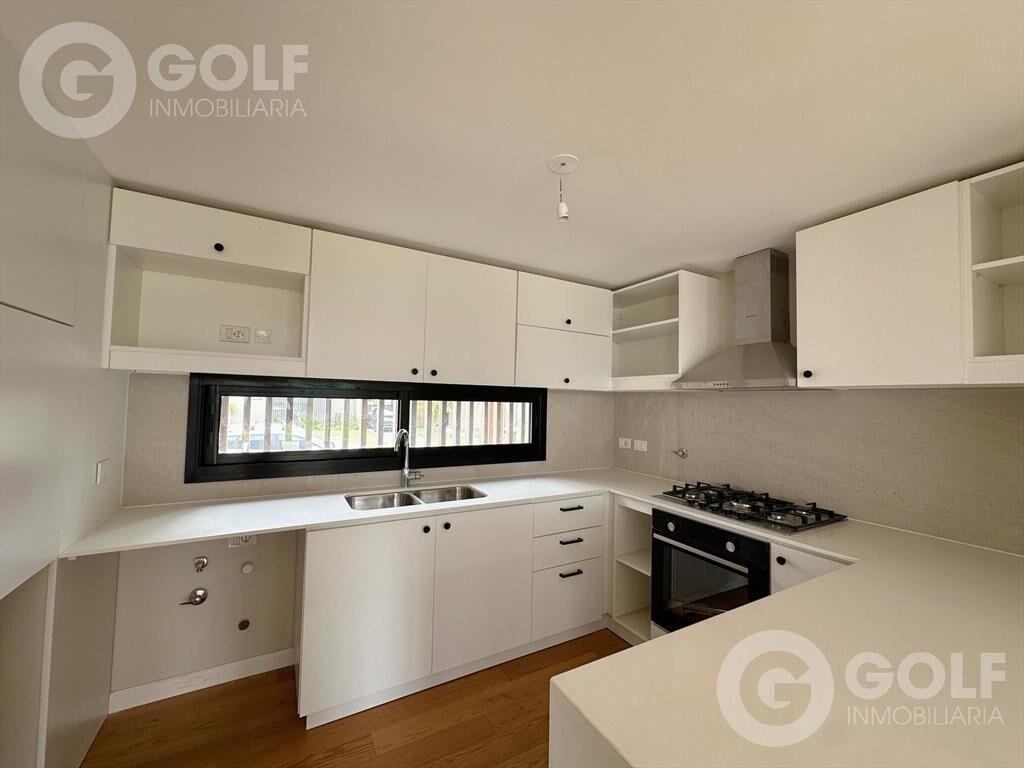 Venta Casa de 4 Dormitorios en Huertas de Los Horneros