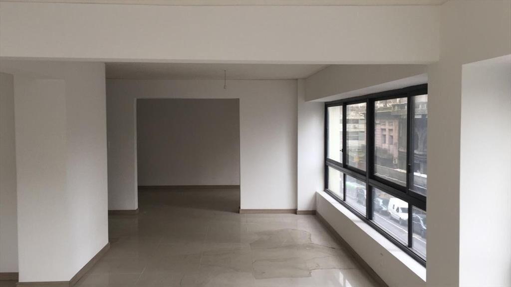Venta amplia oficina Centro Montevideo City Tower