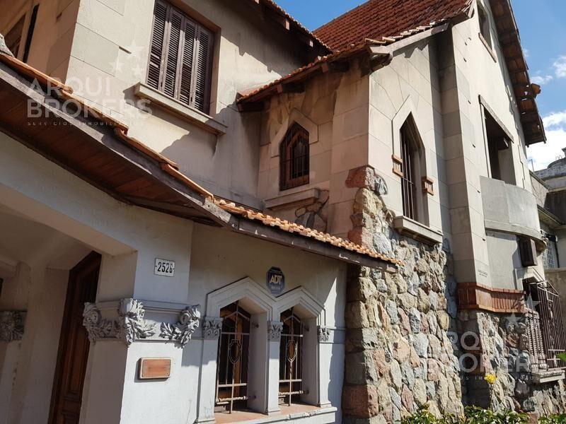 Casa de 6 dormitorios en venta con renta en Pocitos. Idea