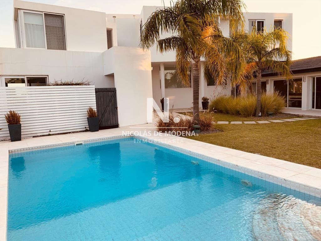 Espectacular casa en primera lÃ­nea de la mansa