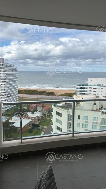 Apartamento en Alquiler de 3 dormitorios en Punta del este