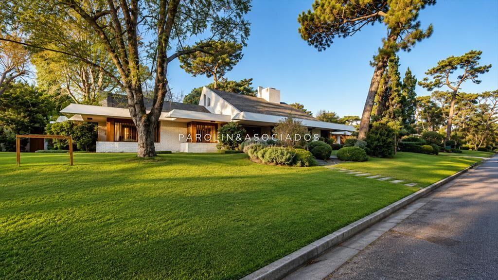 CASA EN VENTA EN MANSA PUNTA DEL ESTE 5 DORMITORIOS