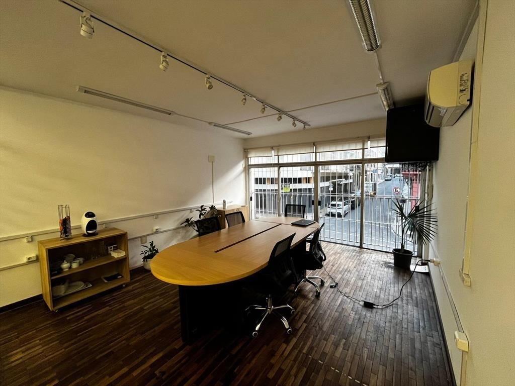 Ciudadela esq Parana, piso entero + patio, 200 m2, excelent