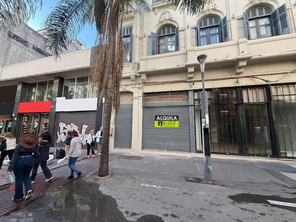 Sarandi y 33, 6 mts de frente , 170 m2 salón   150 sotano