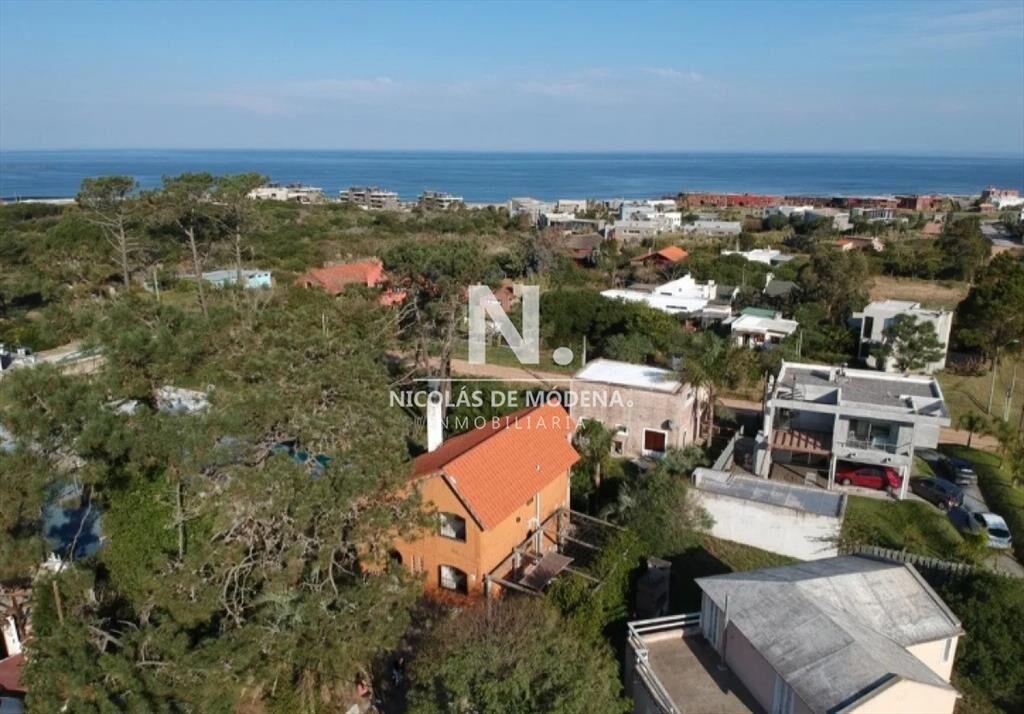 Casa bien ubicada con vistas al Mar en alquiler .