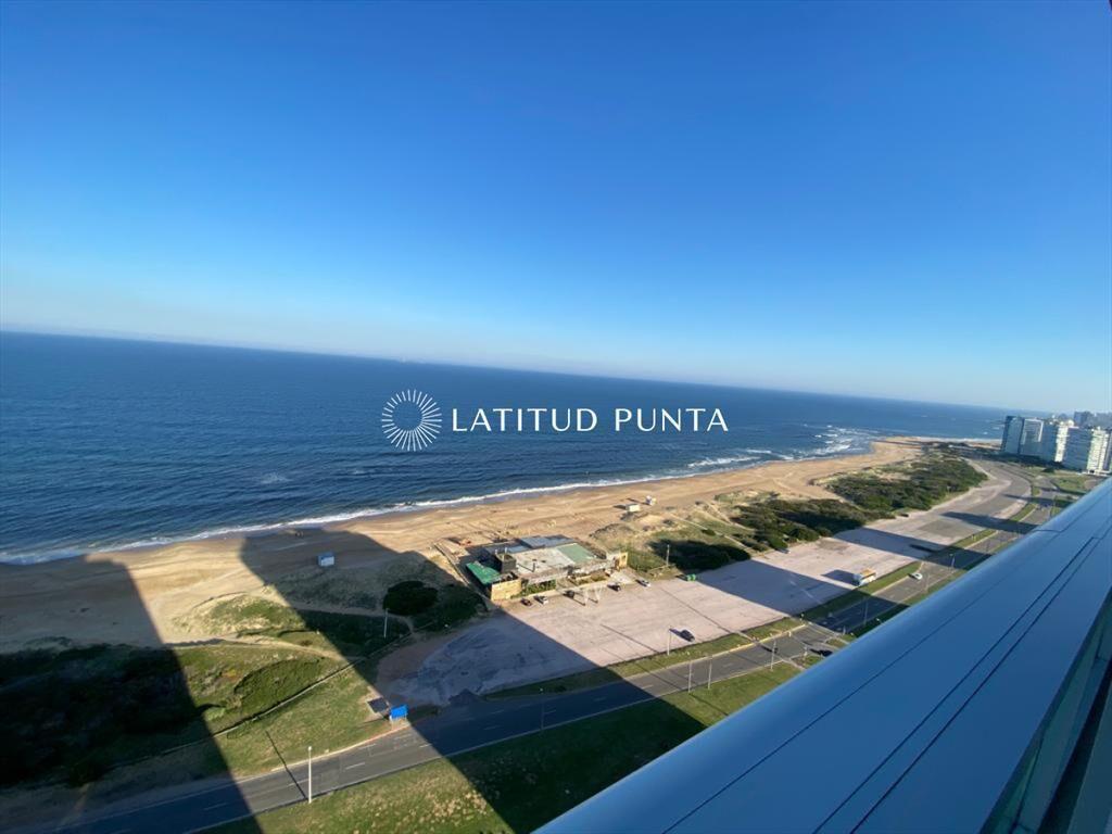 Piso alto en Le Parc, 2 suites más dependencia,
