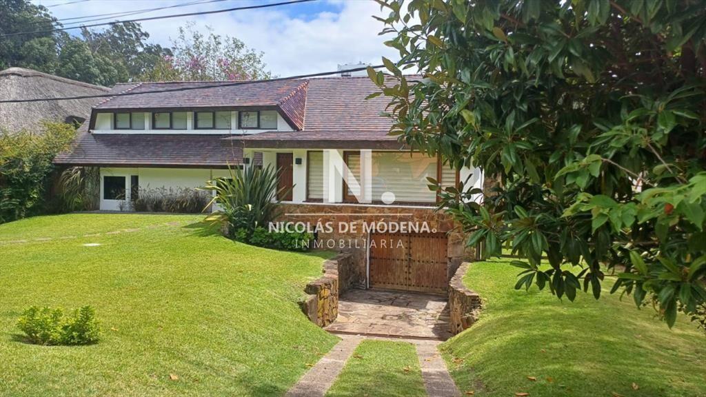 Vende gran casa para vivir todo el año, de 3 en