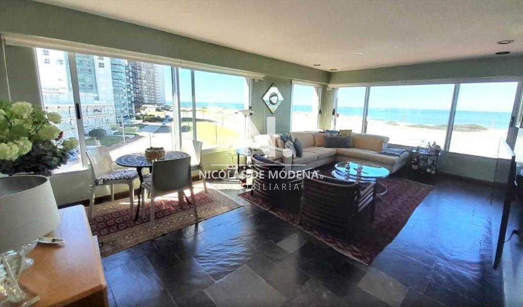 Vende apartamento de 4 dormitorios en Brava, del