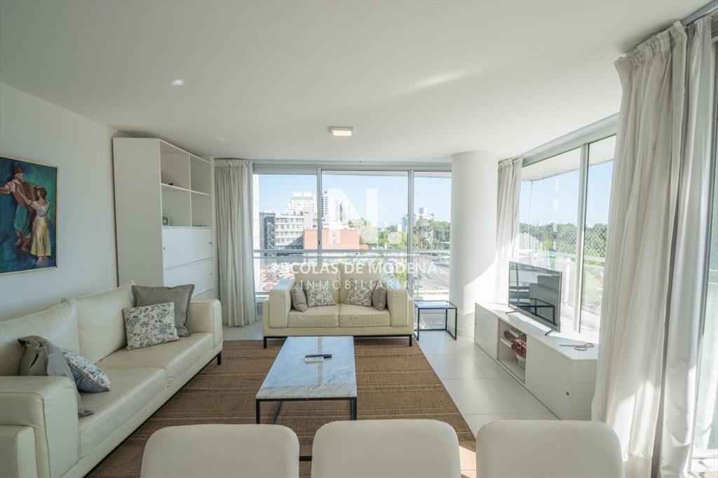 Vende apartamento de 3 dormitorios en Roosevelt,
