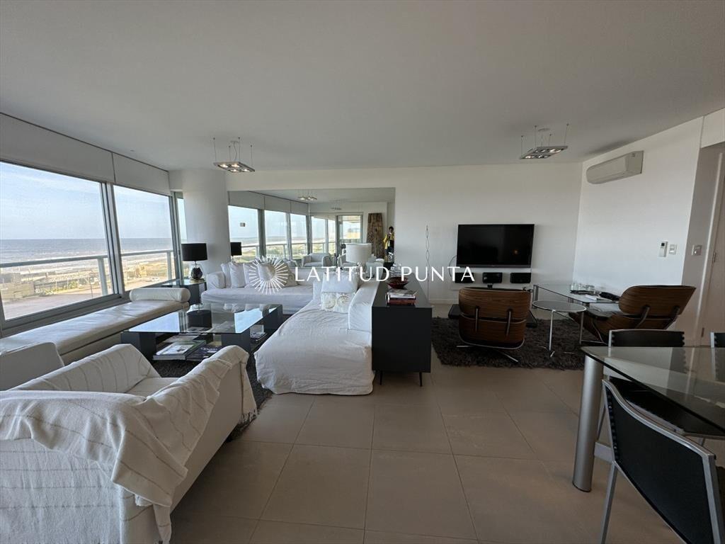 Apartamento en Le Parc, 3 suites más dependencia
