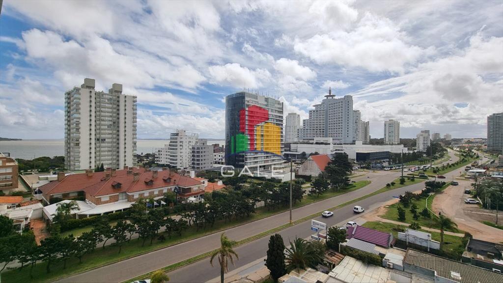 Apartamento 3 dormitorios + dep, terraza con de