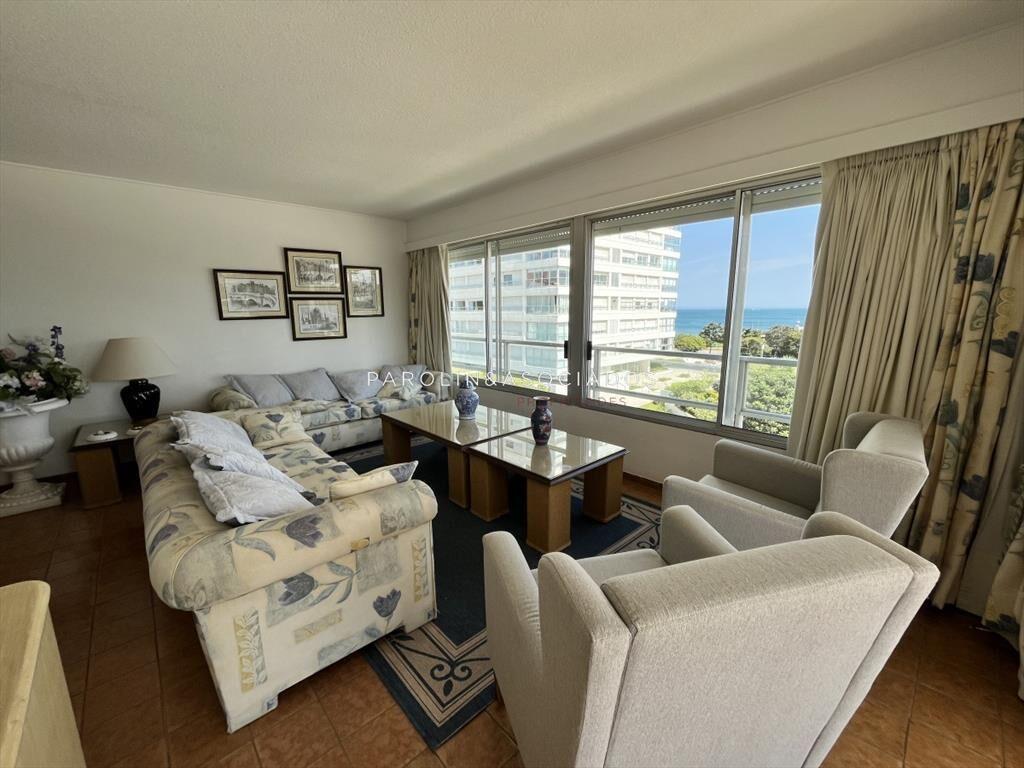 Apartamento en venta en torre Jefferson, Punta del Este.