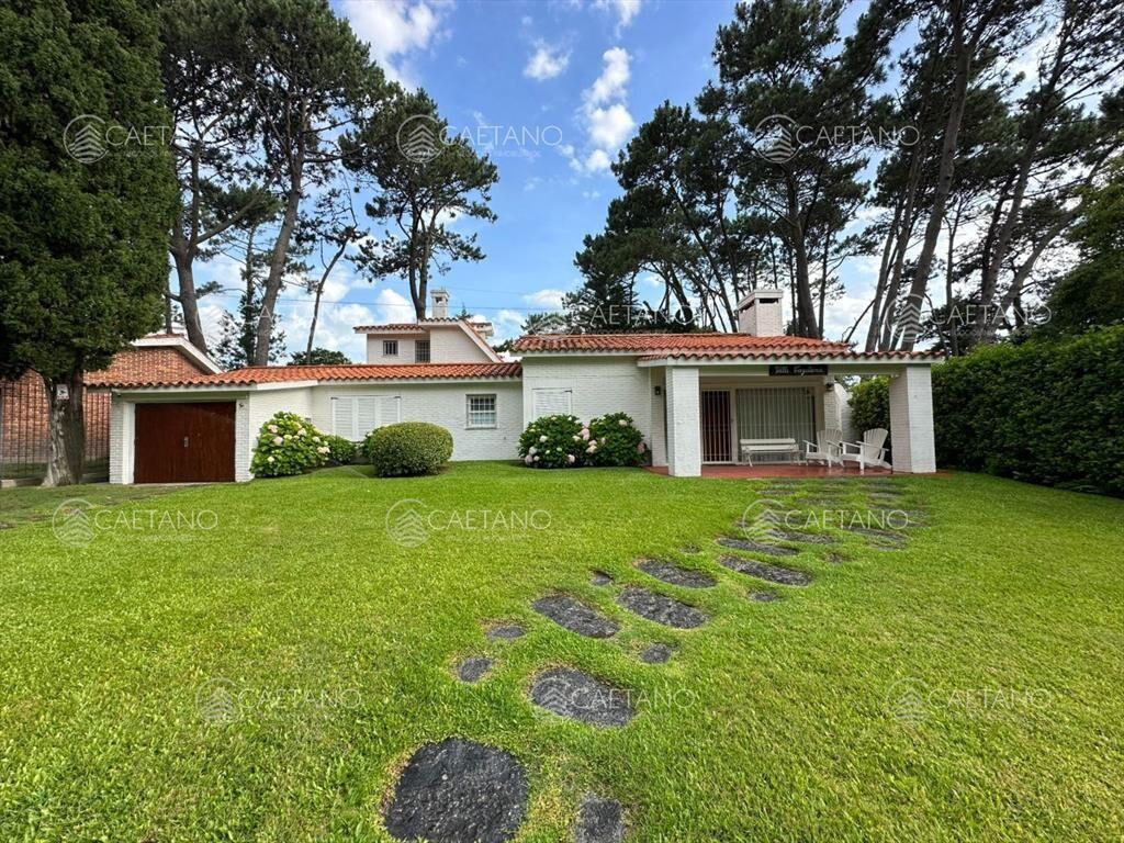 Gran casa estilo tradicional de 4 dormitorios en venta en P