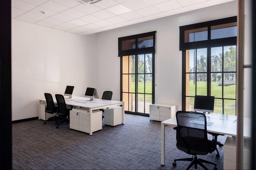 ALQUILER - OFICINA - CAMPUS - TODO INCLUIDO -