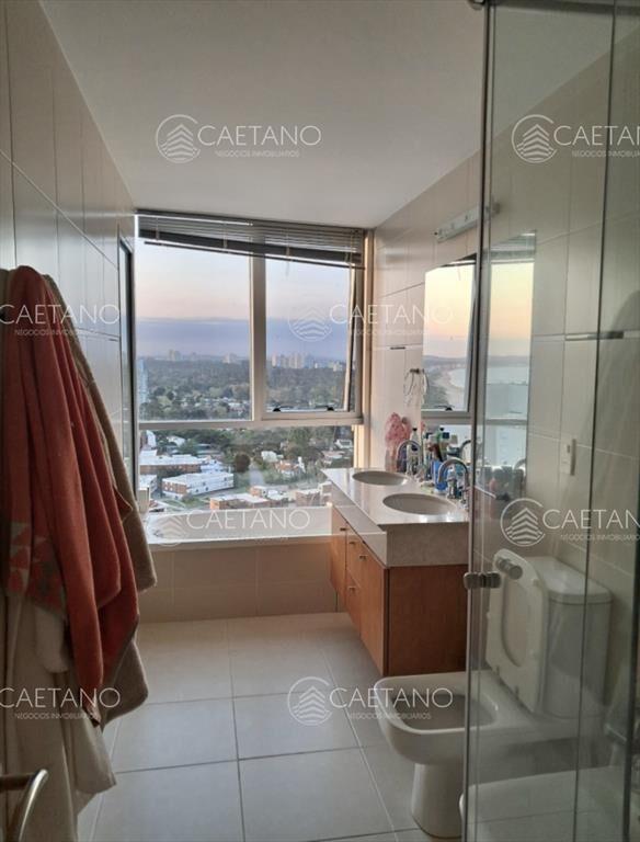 Venta apartamento en Punta del Este con vista al