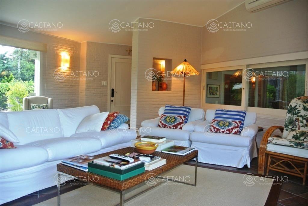 Casa en venta de 5 dormitorios a metros del mar