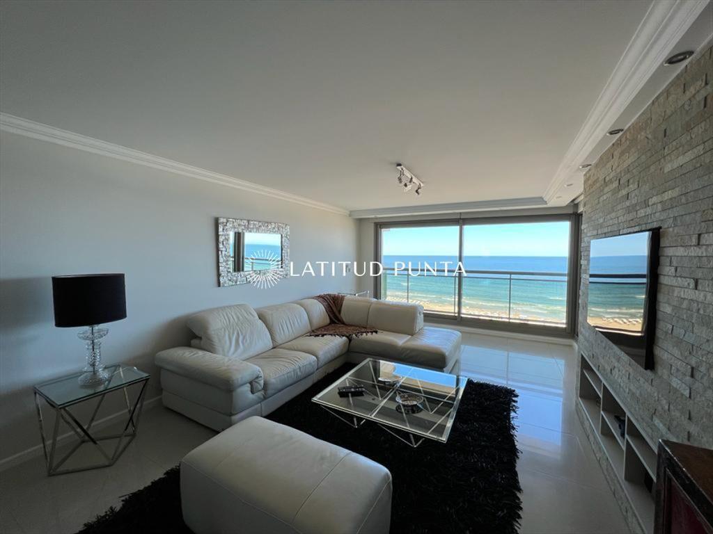 Apartamento 3 dormitorios en suite. Brava