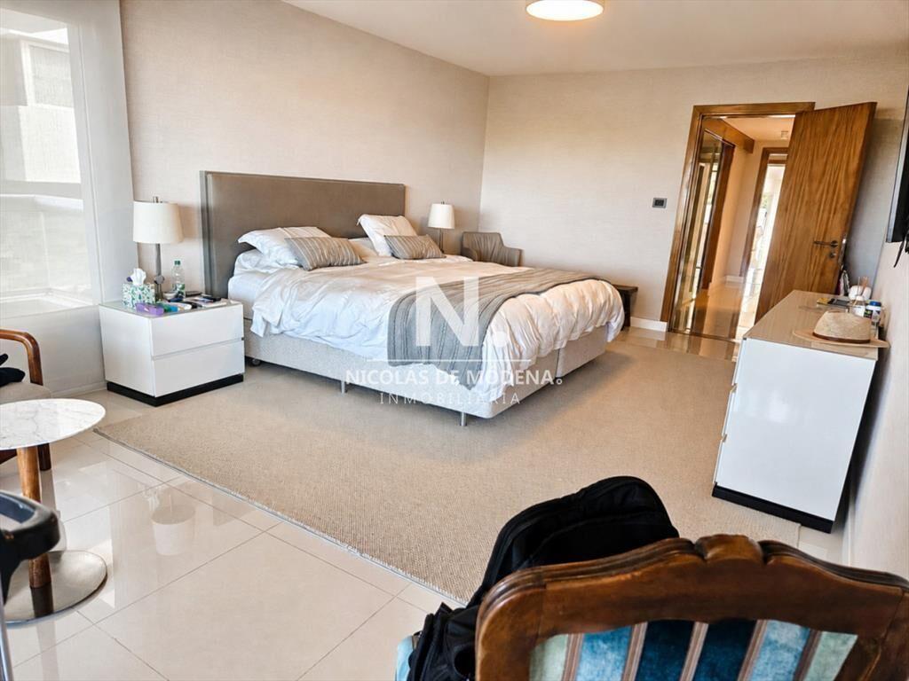 En venta en apartamento de 4 dormitorios con a