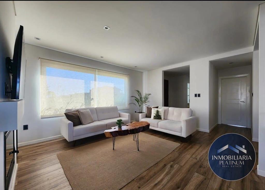 Casa en venta c/ cochera en La Tahona