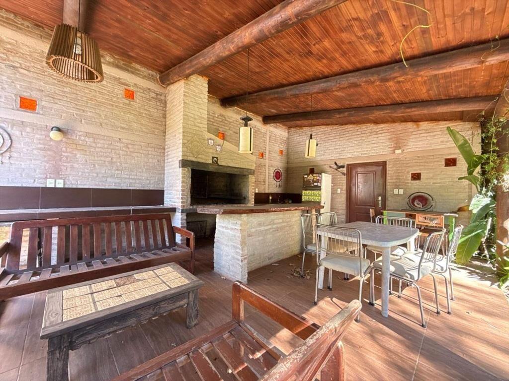 SE VENDE CASA 2 DORMITORIOS, BARBACOA GUAZUVIRA