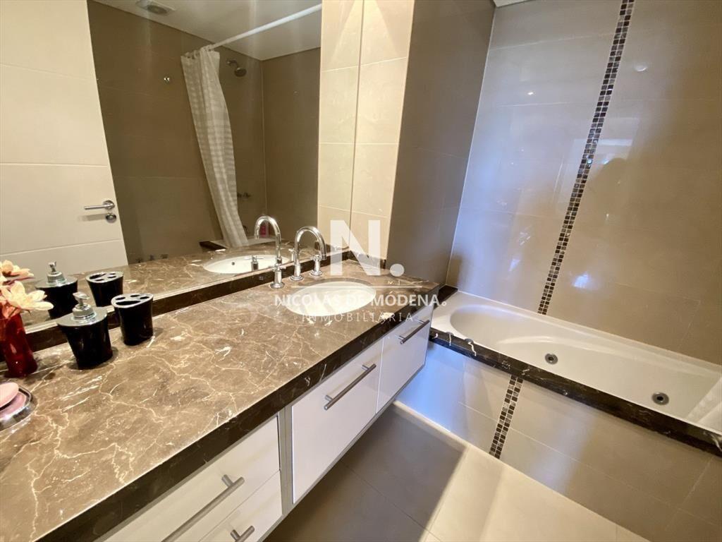 Vende apartamento en Punta del Este con 2