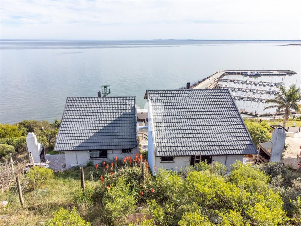 2 casas de 2 dormitorios con vista en Cerro San -