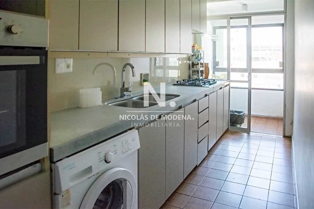 Amplio apartamento en Península, a pasos del mar de 3 dorm