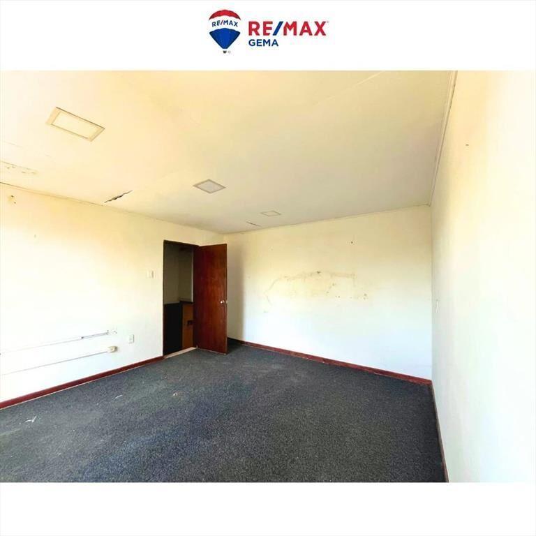 Casa con local comercial en plena Av. España