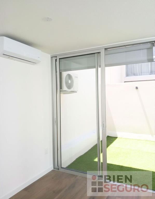 Cómodo monoambiente, planta baja con patio en venta en La B