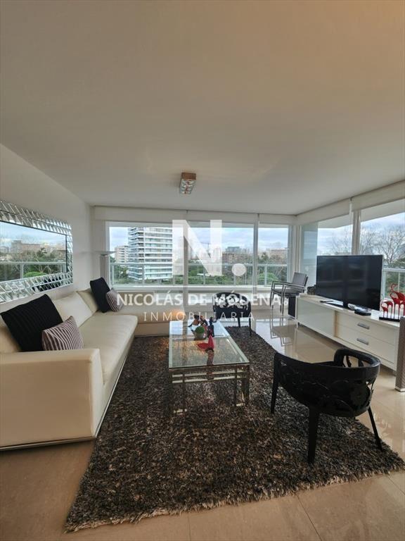 Departamento de 3 dormitorios + depndencia en venta en Torr