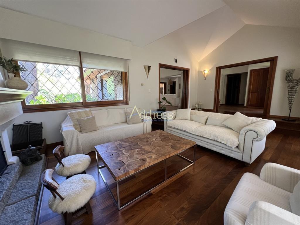 Casa en lugano, 5 dormitorios 4 baÃ±os y de